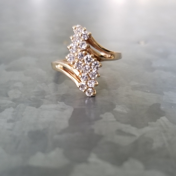 Jewelry - SZ 6 14k YG Vintage Diamond Cluster Ring